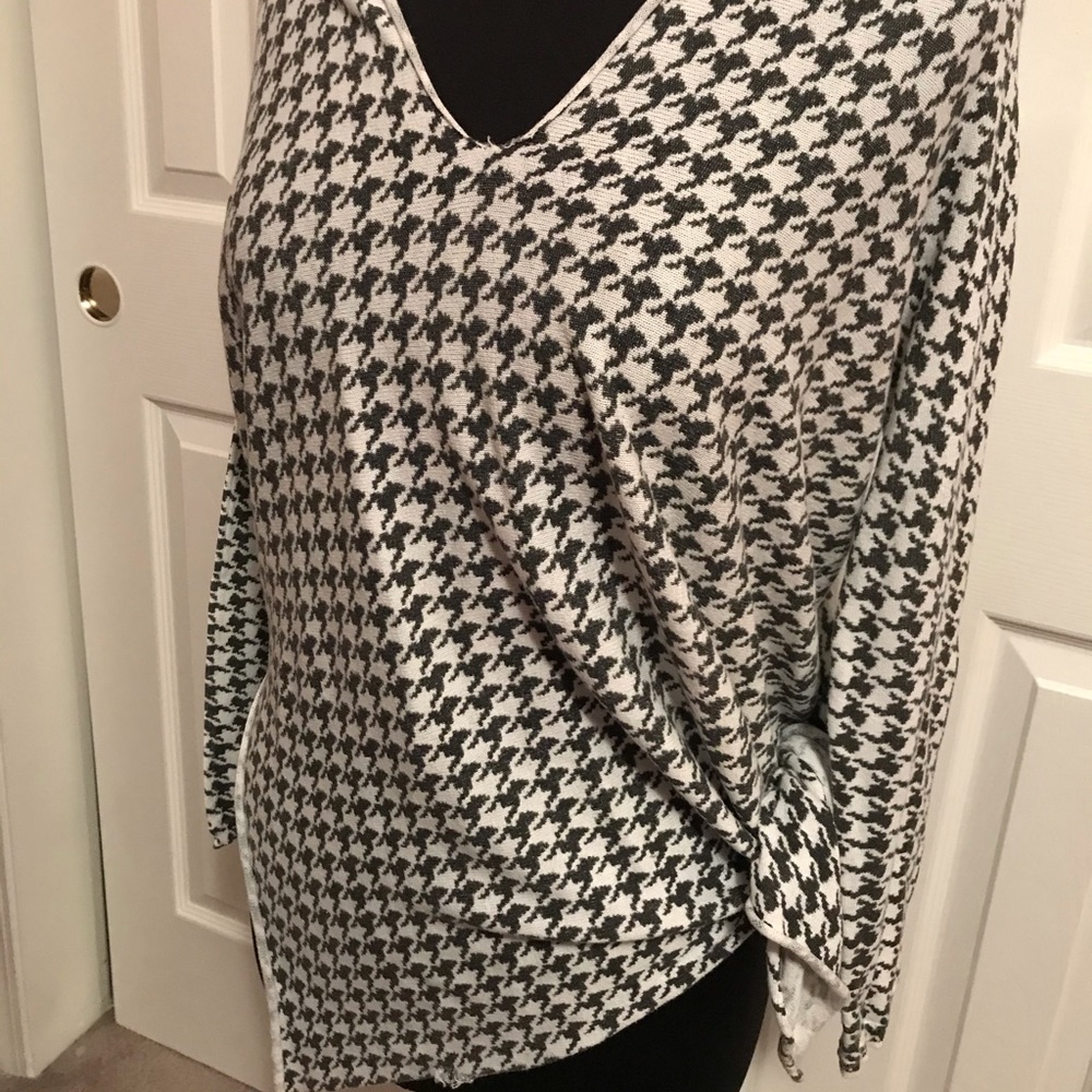 Houndstooth pattern long sleeve shirt